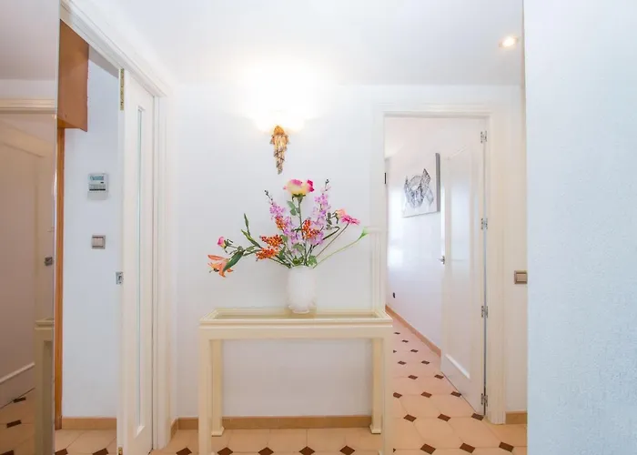 - Plusholidays Apartman *